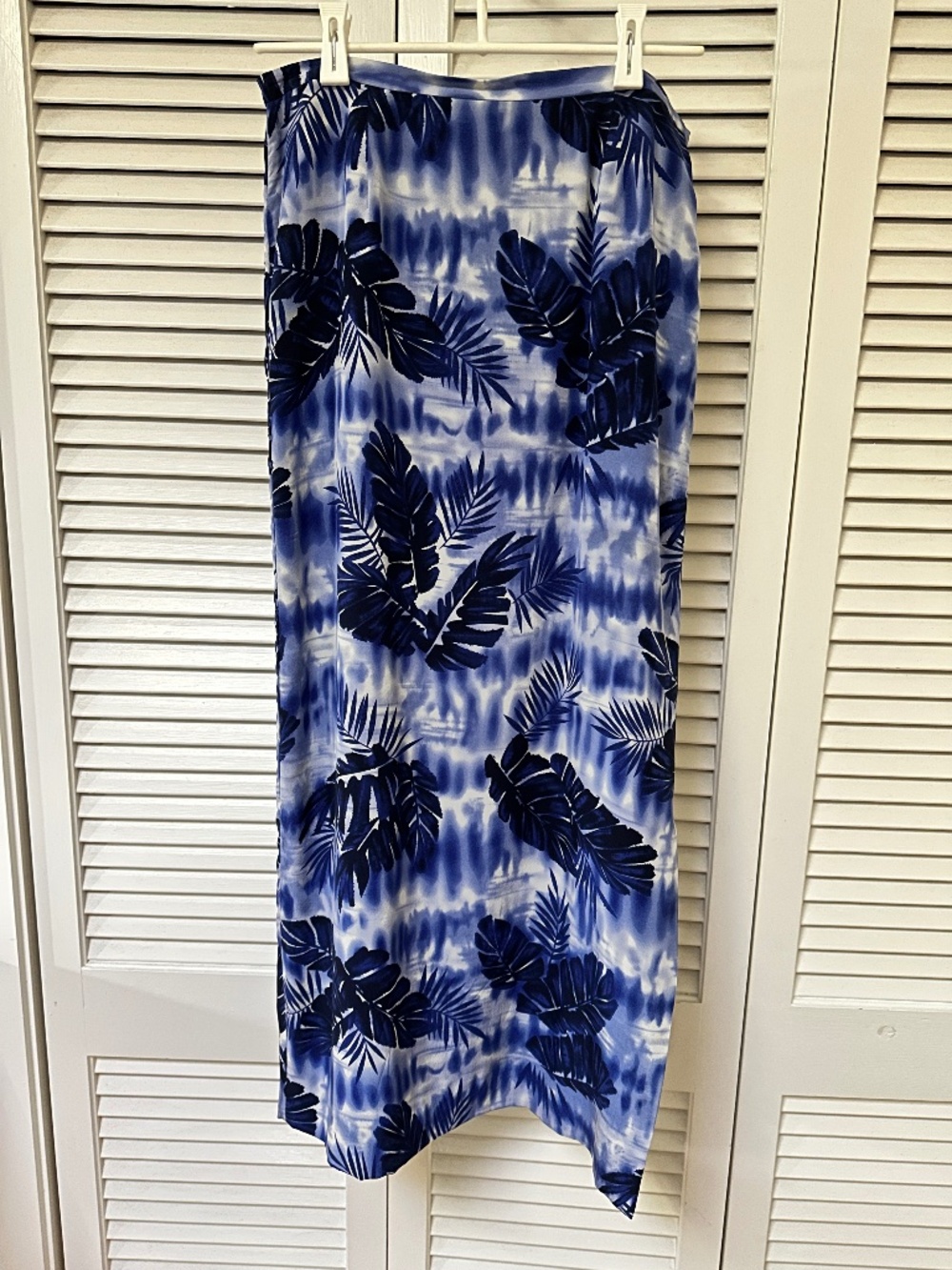 Josephine Chaus 100% Silk Long Column Skirt Tropical Print Size 8 Runs Small
